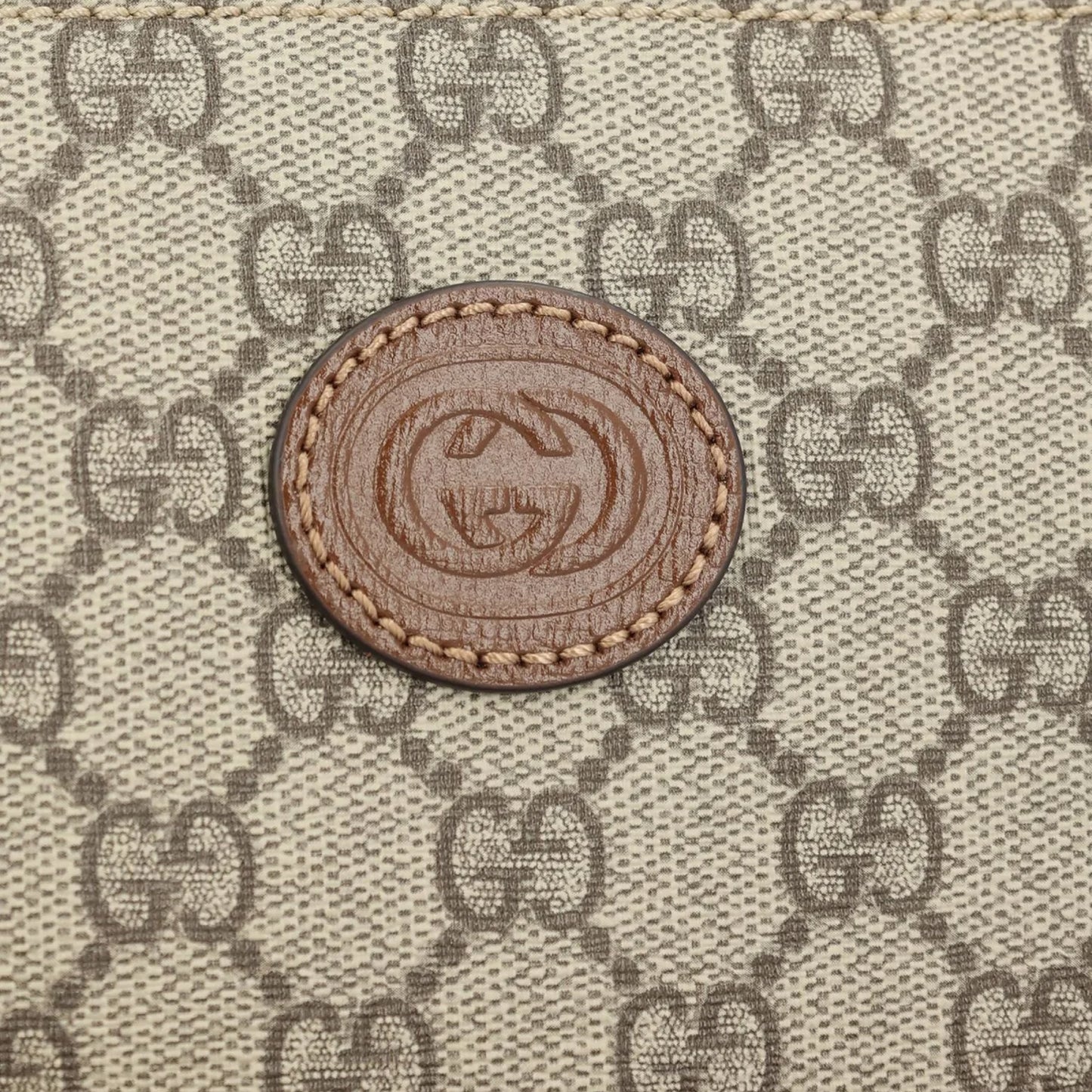 Gucci GG Supreme Zipped Messenger Bag
